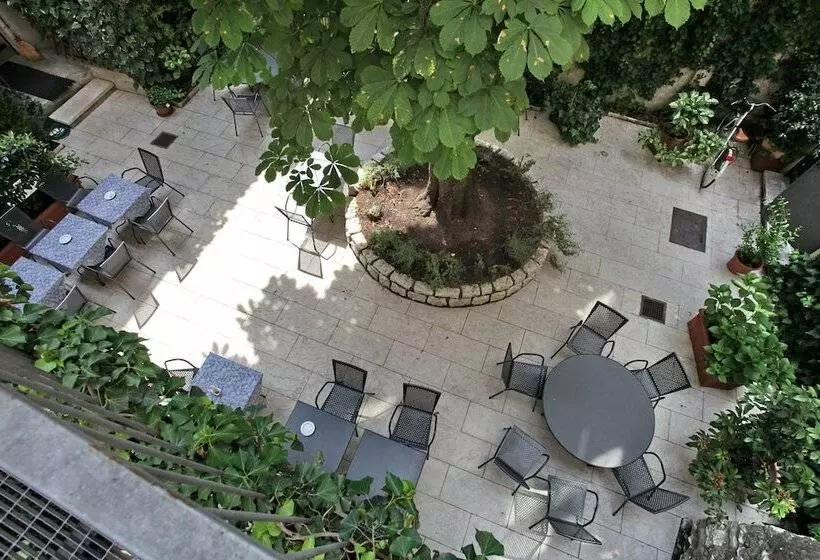 Отель Albergo Accademia