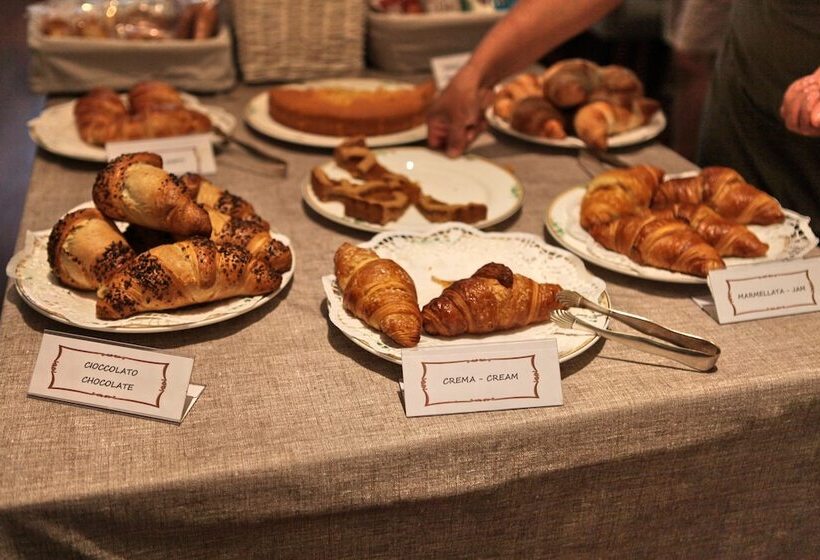 Отель Albergo Accademia