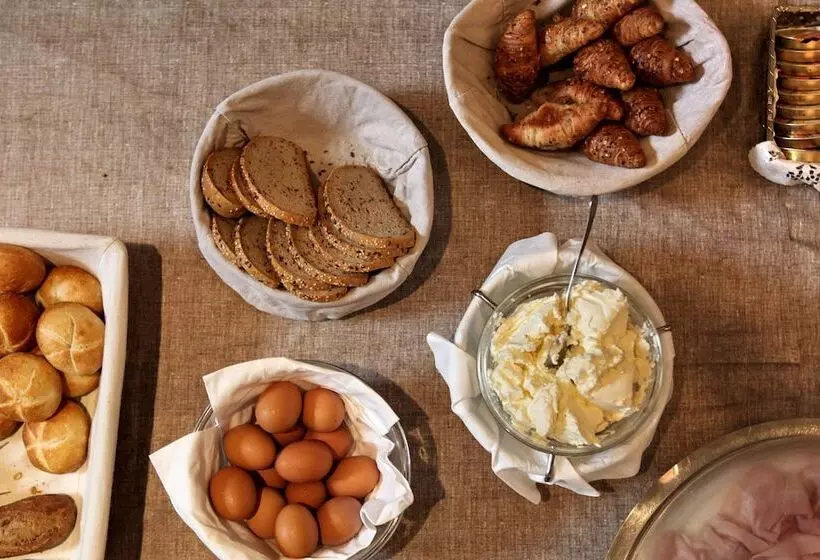 Отель Albergo Accademia