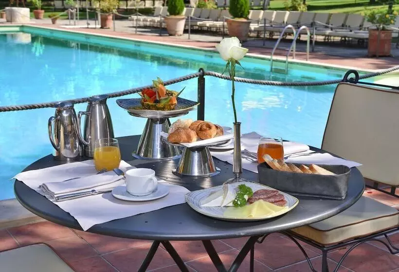 Отель Borgo San Luigi