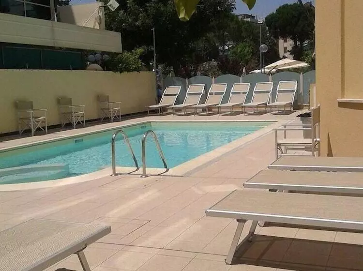 Отель Diplomatic