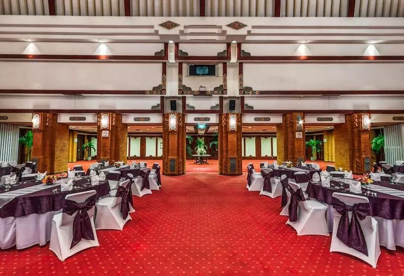 هتل Discovery Kartika Plaza