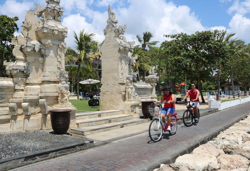 בית מלון כפרי Discovery Kartika Plaza