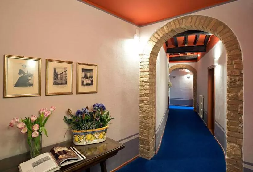 Отель Leon Bianco