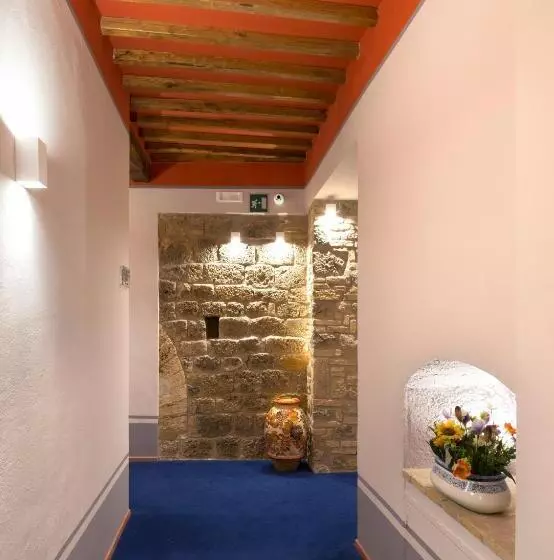 Отель Leon Bianco