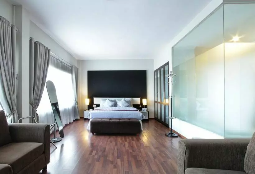 Szálloda Garuda Plaza