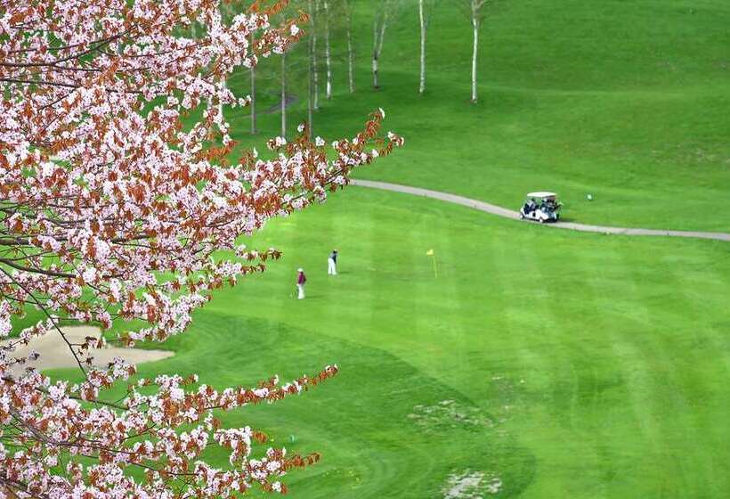 בית מלון כפרי Hilton Niseko Village