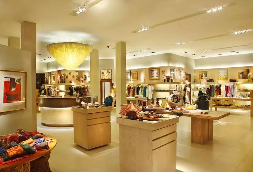 בית מלון כפרי Padma Resort Legian