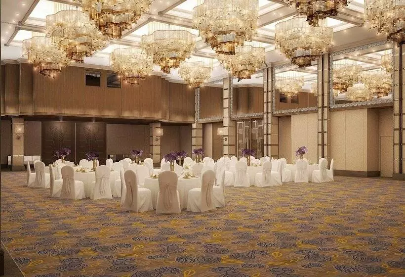 בית מלון כפרי Padma Resort Legian