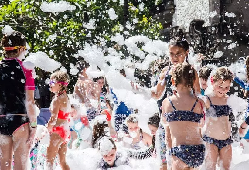 בית מלון כפרי Padma Resort Legian