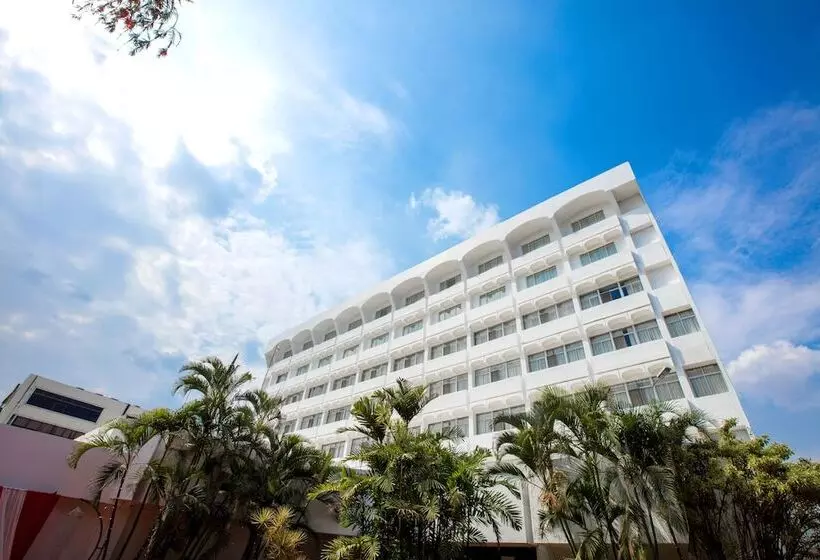 בית מלון כפרי Southern Star Mysore