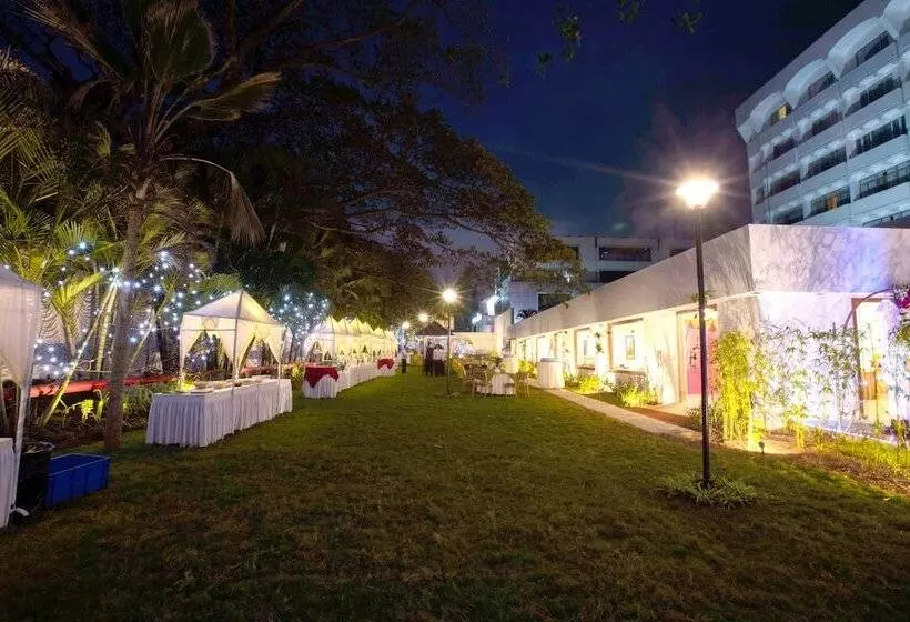 בית מלון כפרי Southern Star Mysore