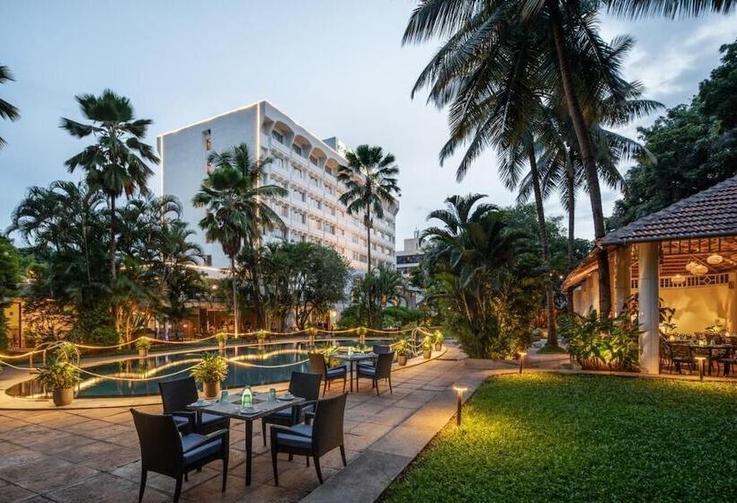 هتل Southern Star Mysore