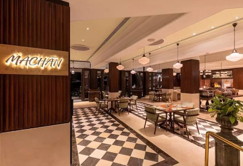 Отель Taj West End