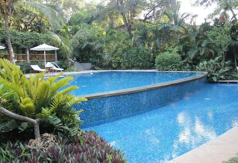 Отель Taj West End