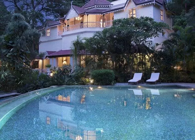 Отель Taj West End