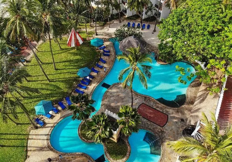 בית מלון כפרי Bamburi Beach