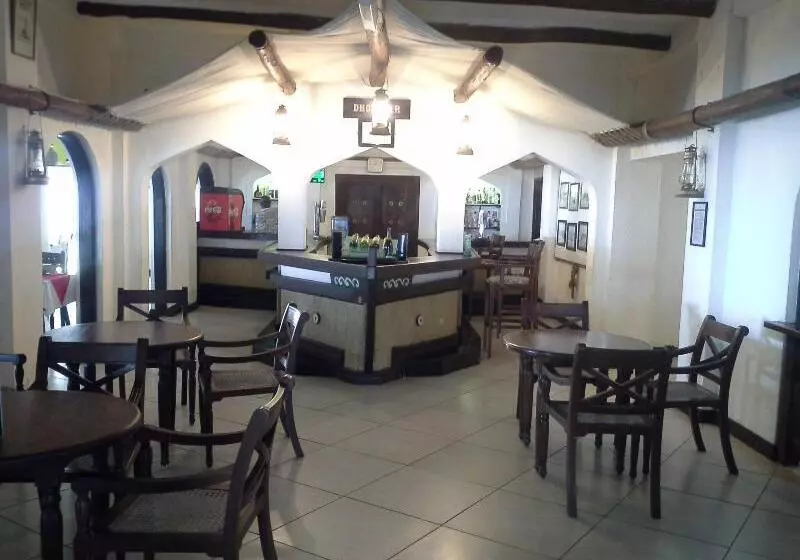 בית מלון כפרי Bamburi Beach