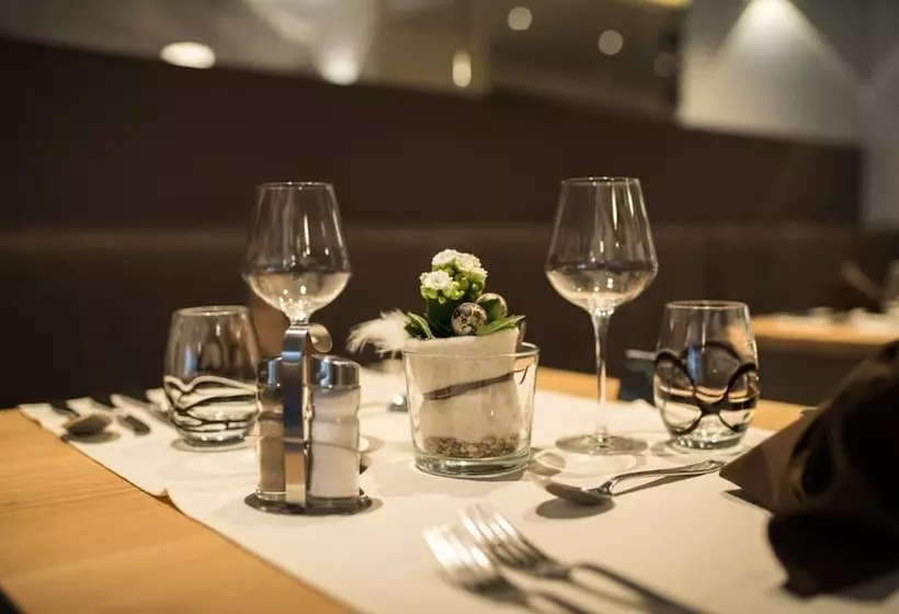 هتل Du Commerce  Restaurant La Table De Clervaux