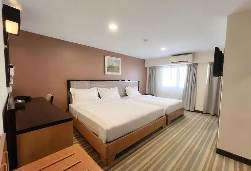 هتل Hallmark Express