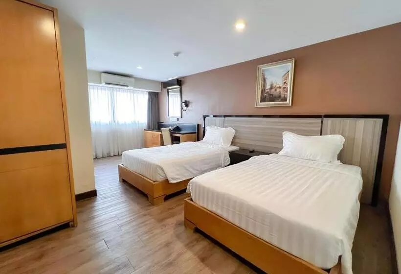 هتل Hallmark Express