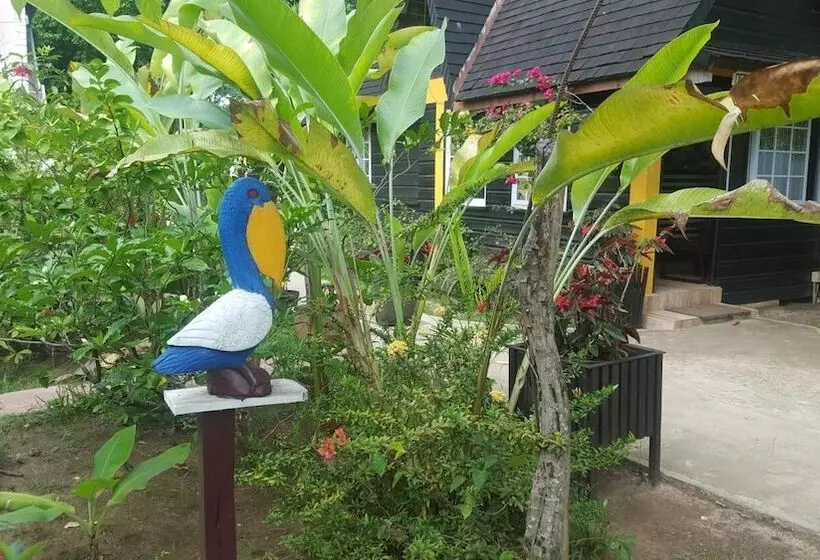 استراحتگاه Secret Cabins At Firefly Beach