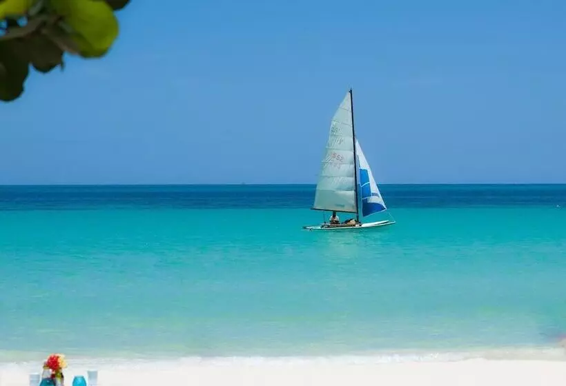 استراحتگاه Secret Cabins At Firefly Beach