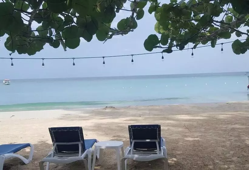 استراحتگاه Secret Cabins At Firefly Beach