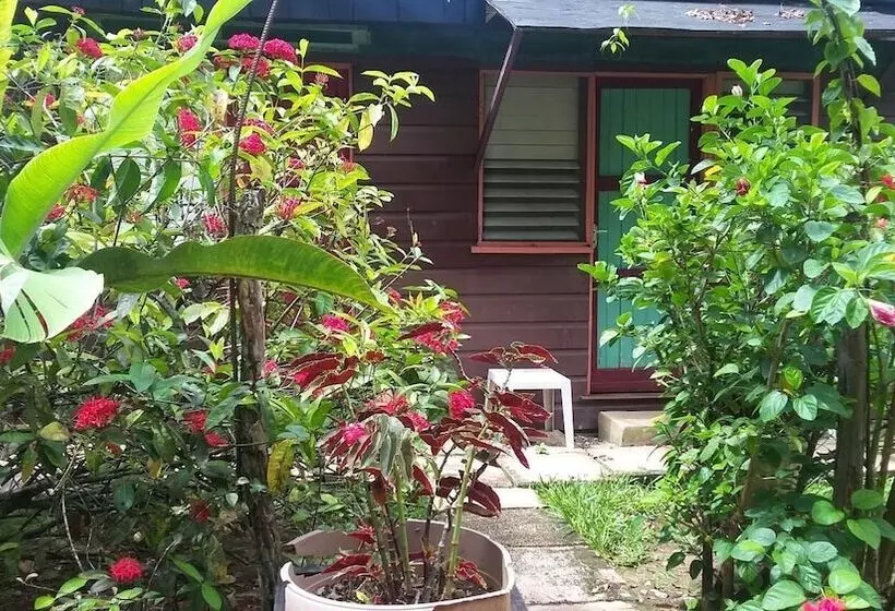 استراحتگاه Secret Cabins At Firefly Beach