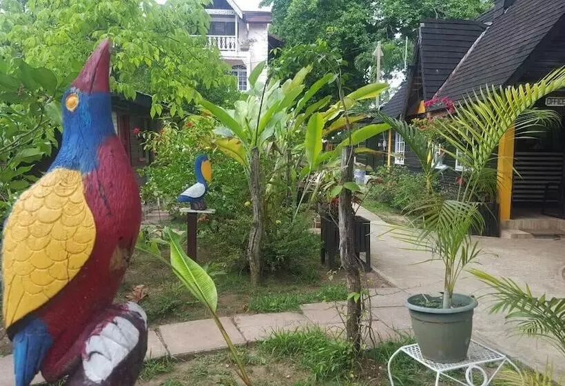 استراحتگاه Secret Cabins At Firefly Beach