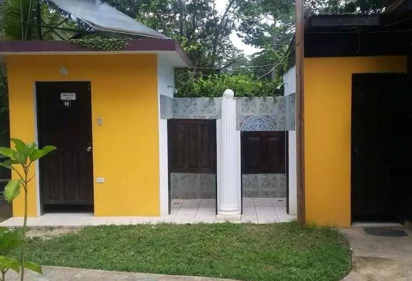 استراحتگاه Secret Cabins At Firefly Beach