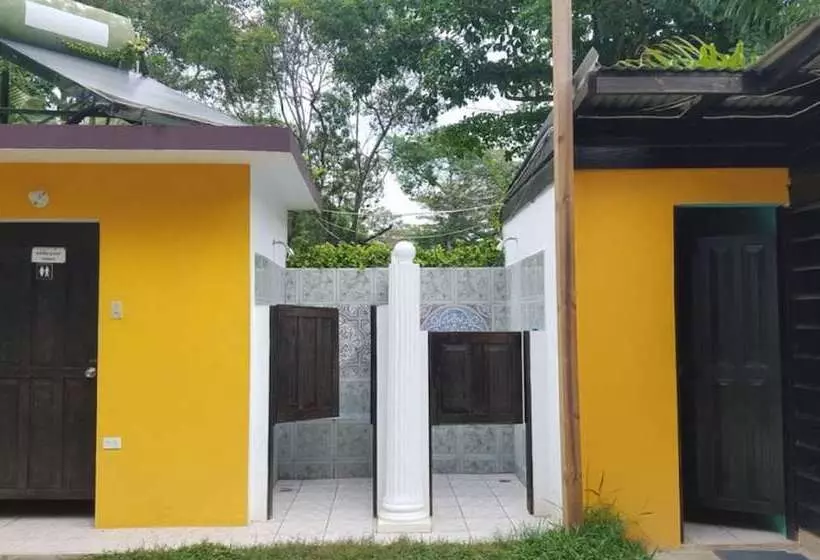 استراحتگاه Secret Cabins At Firefly Beach