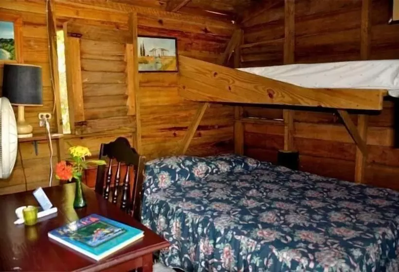 استراحتگاه Secret Cabins At Firefly Beach
