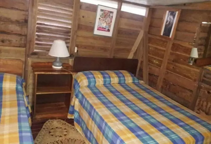 استراحتگاه Secret Cabins At Firefly Beach