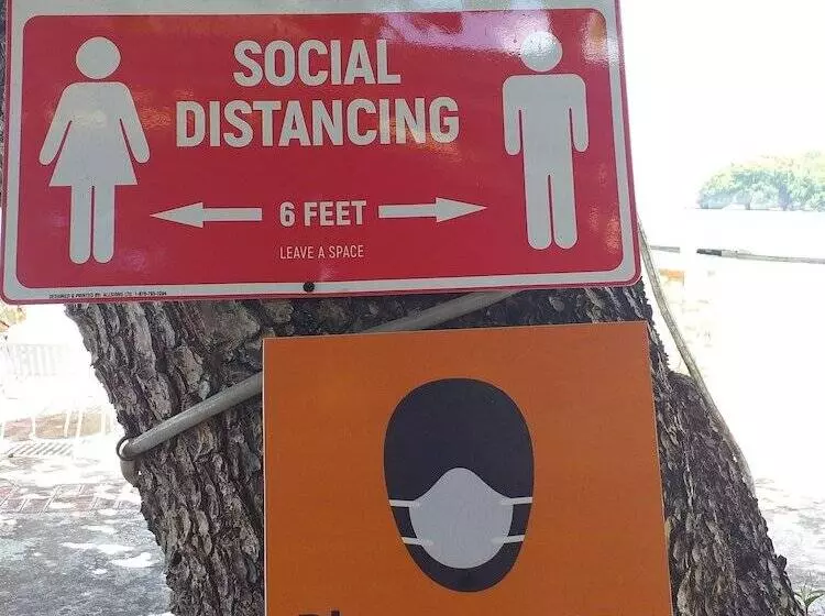 Shaw Park Beach Hotel & Spa