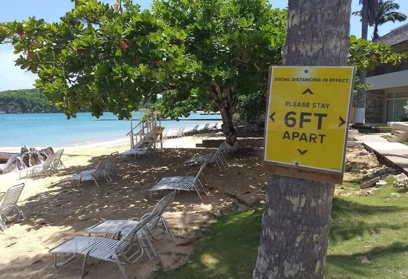 Shaw Park Beach Hotel & Spa