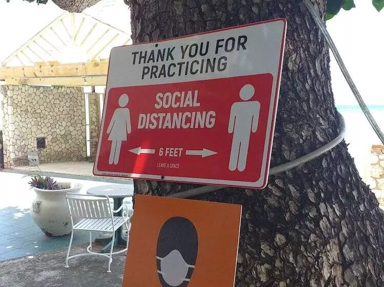 Shaw Park Beach Hotel & Spa