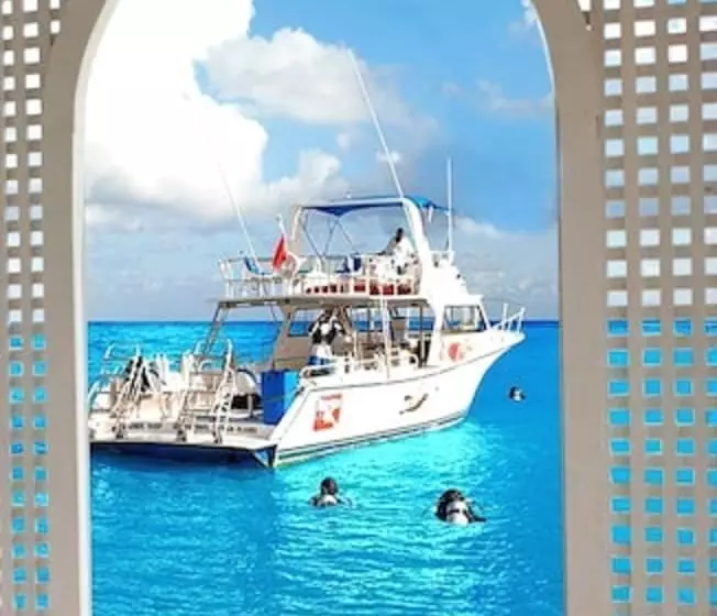 Shaw Park Beach Hotel & Spa