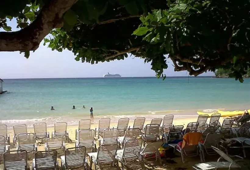 Shaw Park Beach Hotel & Spa