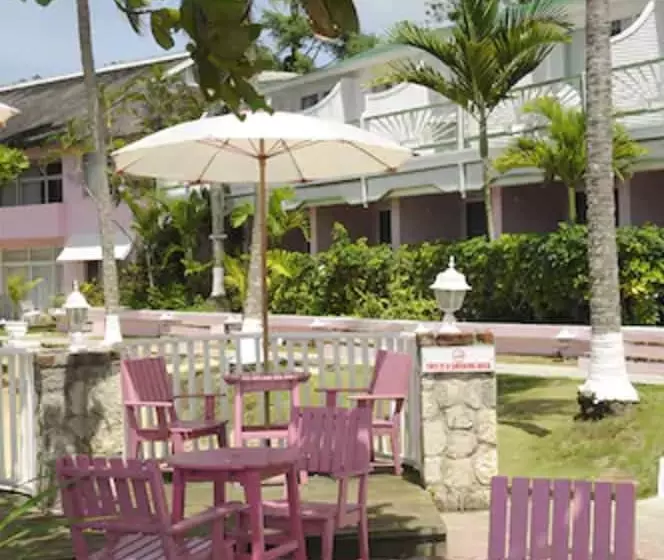 Shaw Park Beach Hotel & Spa