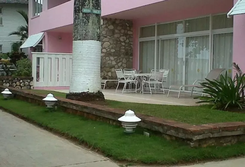 Shaw Park Beach Hotel & Spa