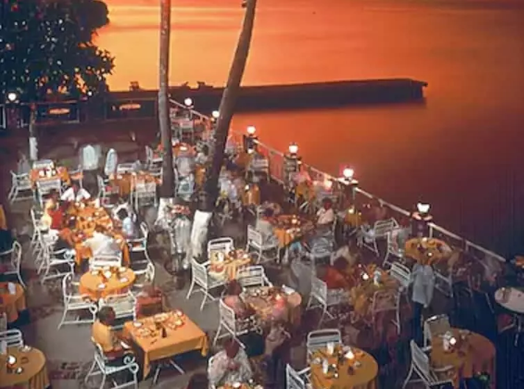 Shaw Park Beach Hotel & Spa