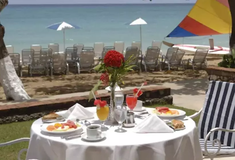 Shaw Park Beach Hotel & Spa