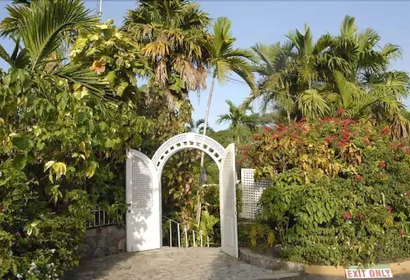 Shaw Park Beach Hotel & Spa