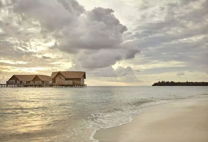 هتل Como Cocoa Island   Partner Travels Free For 7 Nights Or More