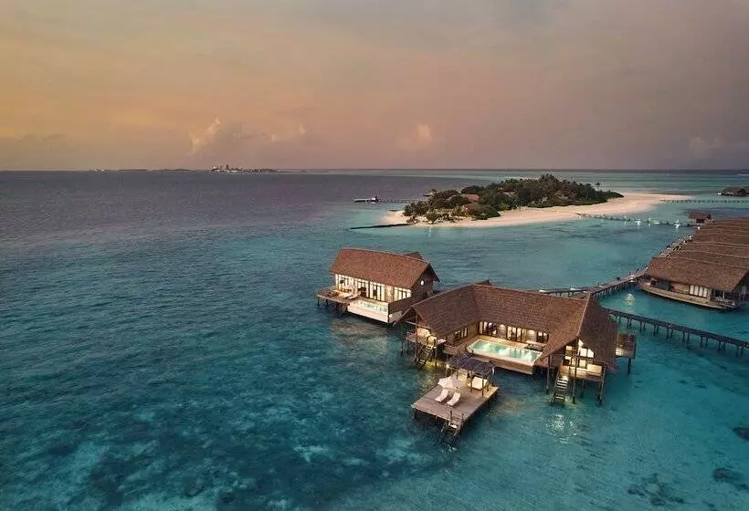 هتل Como Cocoa Island   Partner Travels Free For 7 Nights Or More