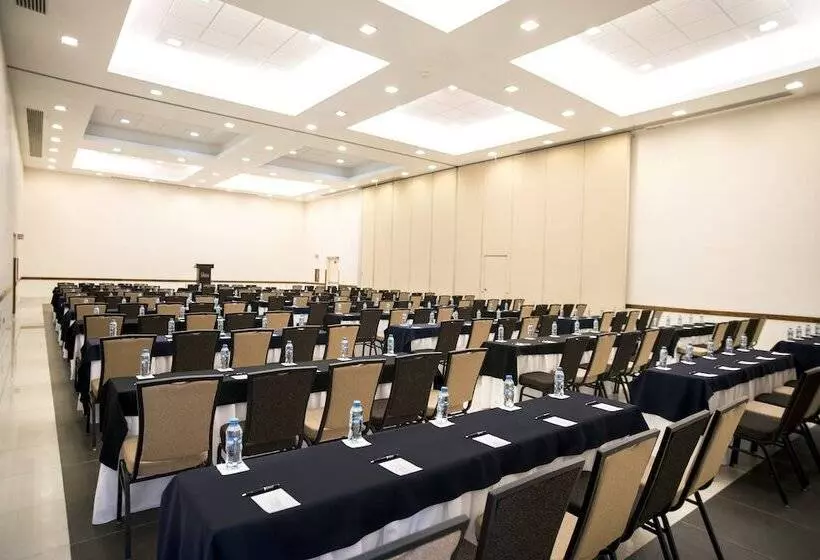 Hosteria Las Quintas Hotel Restaurante Bar