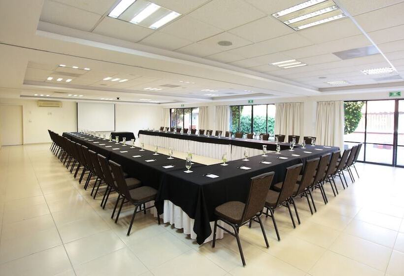 Hosteria Las Quintas Hotel Restaurante Bar