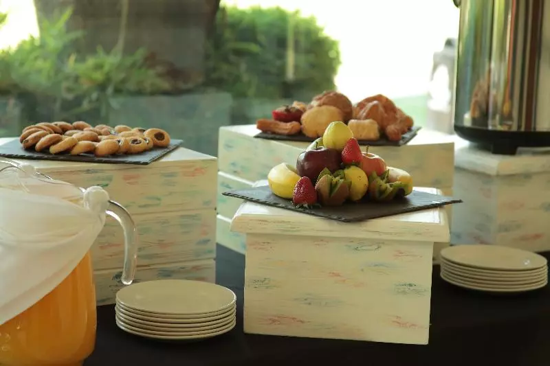 Hosteria Las Quintas Hotel Restaurante Bar