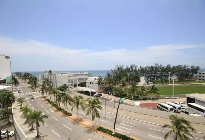 Отель Howard Johnson By Wyndham Veracruz